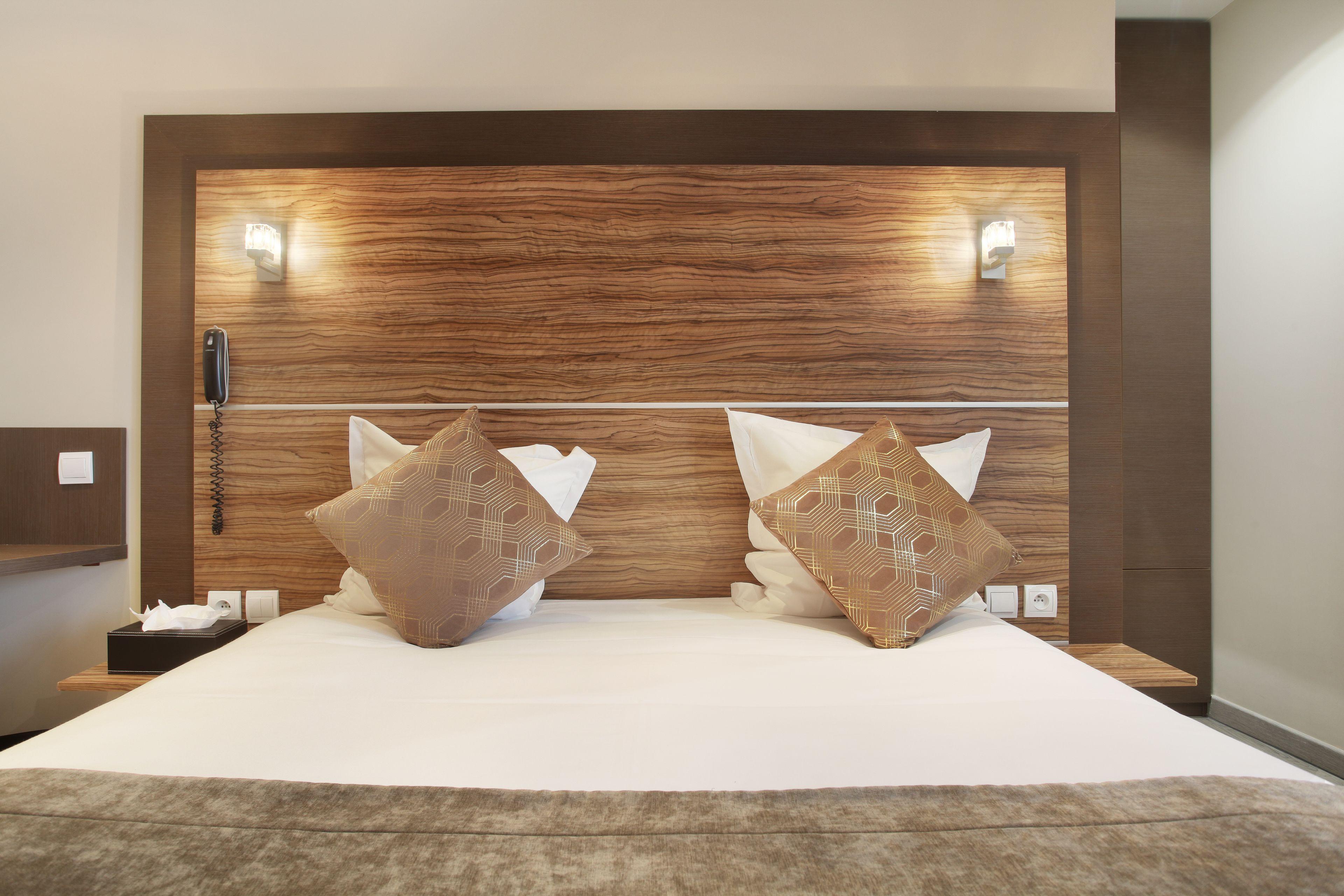 Apolonia Mouffetard, Sure Collection By Western