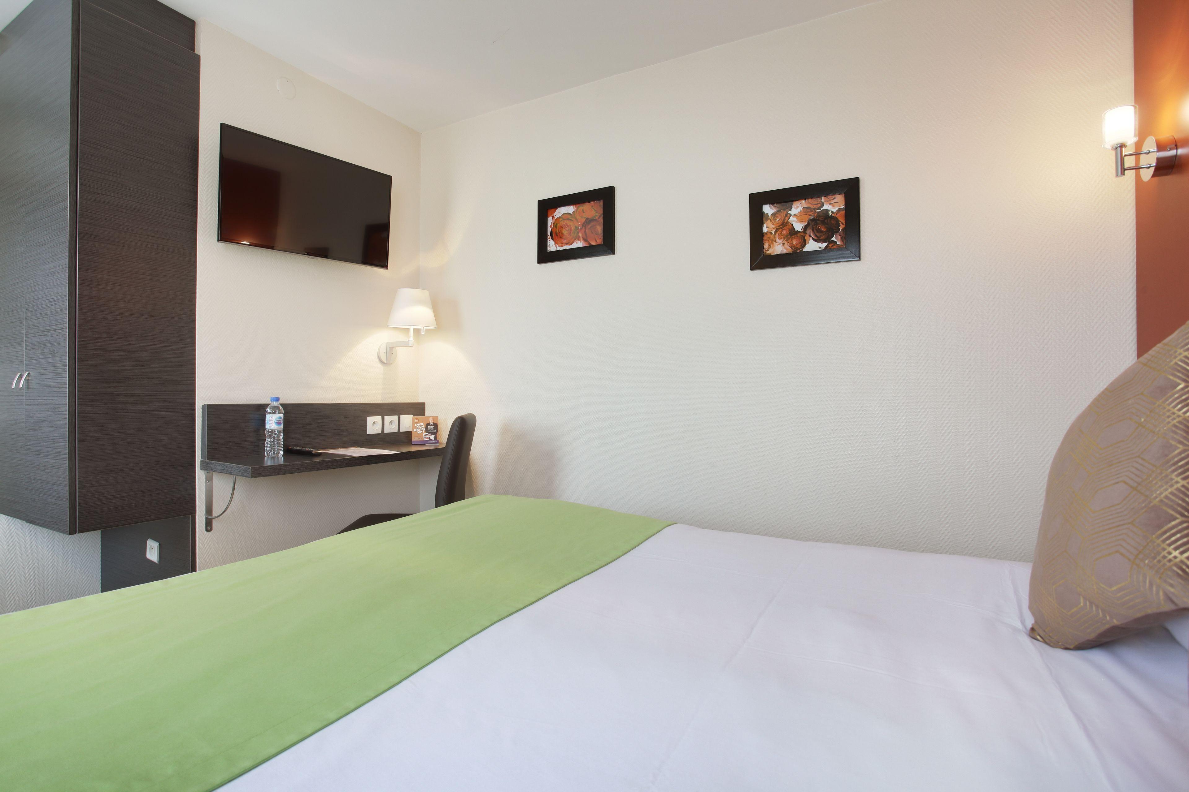 Apolonia Mouffetard, Sure Collection By Western